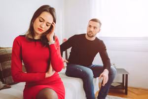 Bạn không cần phải đi chơi cùng hoặc thậm chí nói chuyện với bất kỳ ai mà bạn không cảm thấy thoải mái. (Ảnh: ITN).