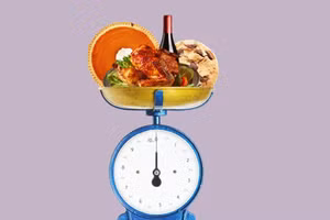 Tăng cân trong kỳ nghỉ lễ dường như là một truyền thống không được các chị em chào đón. (Ảnh: ITN)