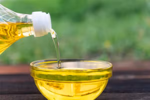 Dầu ăn là một trong những cách chúng ta tiêu thụ chất béo. (Ảnh: ITN)