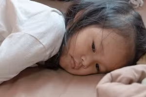 Nên khuyến khích con hình thành thói quen dậy sớm. (Ảnh: ITN)