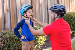 Chỉ mất một thoáng chốc để một đứa trẻ đạp xe ra đường mà không báo trước. (Ảnh: ITN).