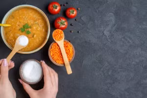 Muối giúp duy trì sự cân bằng chất lỏng trong tế bào của chúng ta. (Ảnh: ITN)