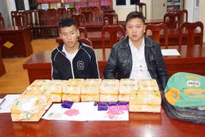 2 thanh niên cùng tang vật bị bắt giữ.