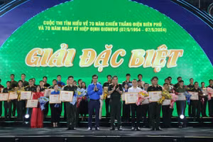 Trao giải đặc biệt cho tác giả đạt giải cuộc thi tìm hiểu 70 năm Chiến thắng Điện Biên Phủ.