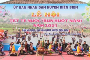 Lễ hội Tết té nước (Bun Huột Nặm) của người Lào ở xã Na Sang.