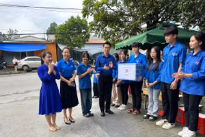 Tiếp sức mùa thi tại trường THPT thành phố Lai Châu.