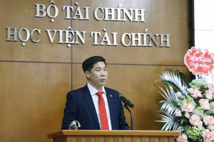 TS Nguyễn Đào Tùng - Phó Giám đốc Học viện Tài chính được bầu làm Chủ tịch Hội đồng trường nhiệm kỳ 2020 - 2025. Ảnh: Nhật Nguyên.