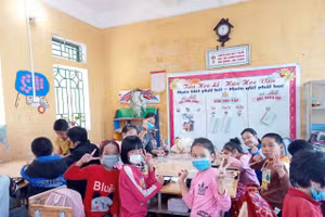 Các em học sinh tại TP Nam Định sẽ chuyển sang học trực tuyến từ ngày 27/10. Ảnh minh họa: Khôi Nguyên.