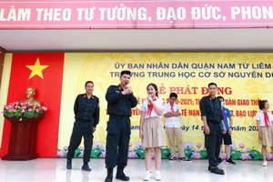 Một buổi tuyên truyền trực tiếp theo chuyên đề về phòng, chống các tệ nạn xã hội tại Trường THCS Nguyễn Du vào tháng 9/2020. 