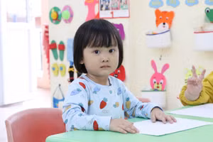 Việc chăm sóc, giáo dục khi trẻ quay lại trường là điều các cơ sở giáo dục mầm non rất chú trọng. Ảnh minh họa: Khôi Nguyên.