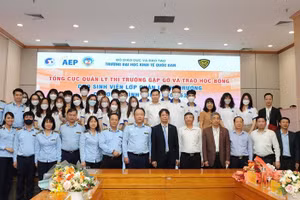 Buổi lễ trao học bổng cho các sinh viên của chương trình