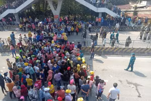 Công nhân Công ty TNHH Pouchen ngừng việc tập thể yêu cầu giữ nguyên mức thưởng Tết. 