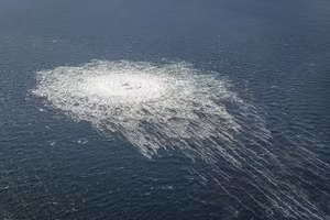 Một vụ rò rỉ khí gas tại đường ống dẫn khí Nord Stream 2 gần Bornholm, Đan Mạch, vào ngày 27/9/2022. (Ảnh: Global Look Press)