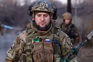 Chỉ huy lực lượng đặc biệt Akhmat Apti Alaudinov. (Ảnh: Tass)