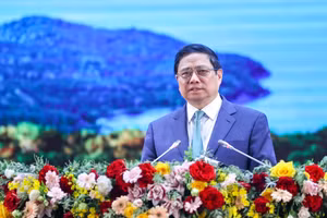 Thủ tướng Phạm Minh Chính yêu cầu thông tuyến cao tốc từ Bắc vào Nam kéo dài tới tận mũi Cà Mau. (Ảnh: VGP/Nhật Bắc)