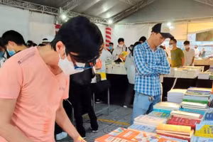 Xuất bản sách giảm, văn hóa đọc có xuống cấp?