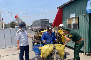 Biên phòng tỉnh An Giang tăng cường kiểm tra, quyết không để dịch cúm A (H5N1) xâm nhập qua đường biên giới.