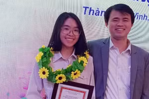 Huyền Thanh và thầy Nguyễn Đình Ánh.