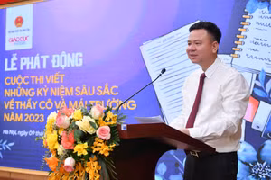 Nhà báo Triệu Ngọc Lâm, Tổng Biên tập Báo GD&TĐ công bố thể lệ cuộc thi.viết 'Những kỷ niệm sâu sắc về thầy cô và mái trường' năm 2023.