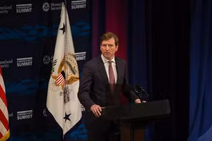 Giám đốc Cơ quan an ninh mạng và Cơ sở hạ tầng (CISA) Chris Krebs.