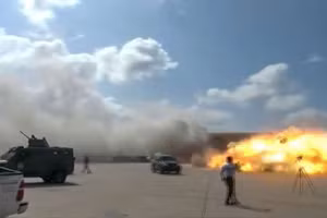 Tên lửa nã xuống sân bay Eden.