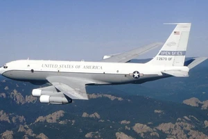 Máy bay Mỹ USAF Boeing OC-135B