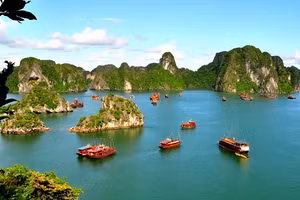 Vịnh Hạ Long - Việt Nam.
