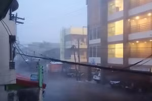 Siêu bão Goni có sức gió 215km/h và giật trên 290km/h.