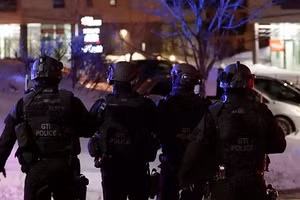 Cảnh sát Canada có mặt ở hiện trường.