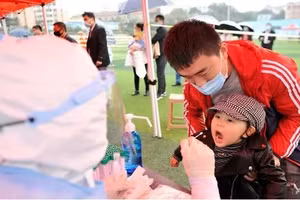 Trung Quốc xét nghiệm gần 10 triệu dân để chống dịch.