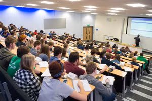 SV Pháp trên giảng đường.