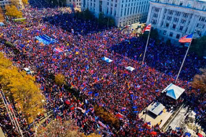 Rất nhiều người ủng hộ ông Trump xuống đường phản đối gian lận bầu cử.