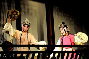 Biểu diễn opera Kunqu ở Trung Quốc.