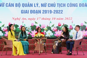 Nữ cán bộ quản lý, Chủ tịch Công đoàn tiêu biểu giao lưu, chia sẻ kinh nghiệm trong hoạt động chuyên môn lẫn cân bằng cuộc sống gia đình.