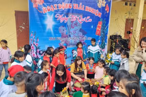 Trường Tiểu học Lượng Minh (huyện Tương Dương, Nghệ An) tổ chức tết sớm cho học sinh dân tộc Thái, Khơ Mú...
