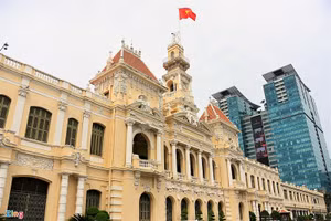 Năm nay, TPHCM tổ chức 12 đợt tham quan trụ sở HĐND và UBND TP