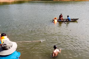 Hiện trường nơi lực lượng chức năng cùng người dân tìm thấy thi thể em V. Ảnh CQCA.