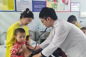 Bệnh nhi điều trị tại Bệnh viện Đa khoa Nông nghiệp. Ảnh: BVCC.