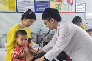 Bệnh nhi điều trị tại Bệnh viện Đa khoa Nông nghiệp. Ảnh: BVCC.