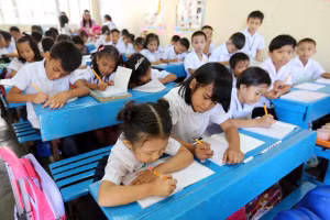 Đề xuất 'Luật Không bài tập về nhà' yêu cầu giáo viên không giao bài tập về nhà cho học sinh vào cuối tuần.