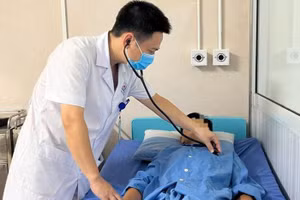 Tổn thương thận sau khi đi chơi tại thác nước