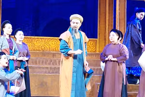 Vở cải lương 'Bất tử với Thăng Long' của Nhà hát Cải lương Việt Nam do đạo diễn, NSND Hoàng Quỳnh Mai dàn dựng được trao giải B cho các vở diễn sân khấu năm 2022. Ảnh: Bình Thanh.