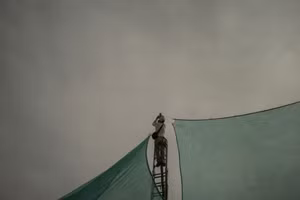 Mùa Đông, bầu trời Lima xám xịt vì nhiều sương. Ảnh: Alessandro Cinque, ationalgeographic.com