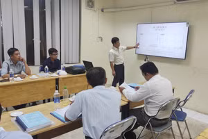 Hội đồng nghiệm thu nhiệm vụ khoa học và công nghệ 'Nghiên cứu khả năng tổng hợp nhựa PHB của vi khuẩn từ nguồn nước thải giàu carbon'.