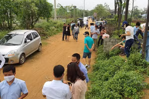Môi giới và khách hàng nườm nượp kéo về Thạch Thất vào thời điểm sốt đất.