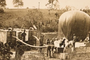 Quả cầu do thám của quân đội Pháp vào cuối thế kỷ 18.