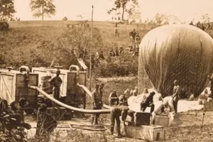 Quả cầu do thám của quân đội Pháp vào cuối thế kỷ 18.