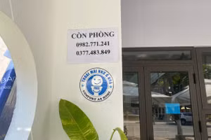 Du khách có thể sử dụng nhà vệ sinh hoàn toàn miễn phí khi các cơ sở kinh doanh dịch vụ du lịch, các cửa hàng dán logo này.