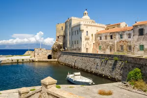 Trước năm 1998, đảo Pianosa khét tiếng 'luyện ngục' vì 'đối xử tàn bạo với tù nhân'. Ảnh: Marco Saracco, Adobe Stock