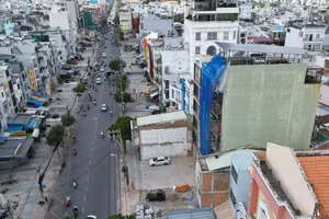 Chỉ còn một số ít trường hợp người dân ở Quận 3 chưa di dời vì không đồng ý với mức bồi thường. Ảnh: Anh Tú 